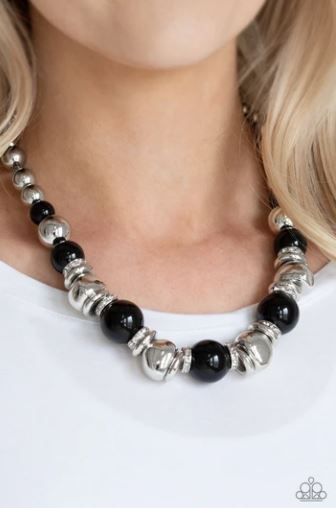 Hollywood Haute Spot black necklace